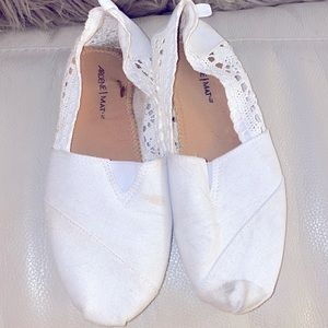 Size 8 comfy flats